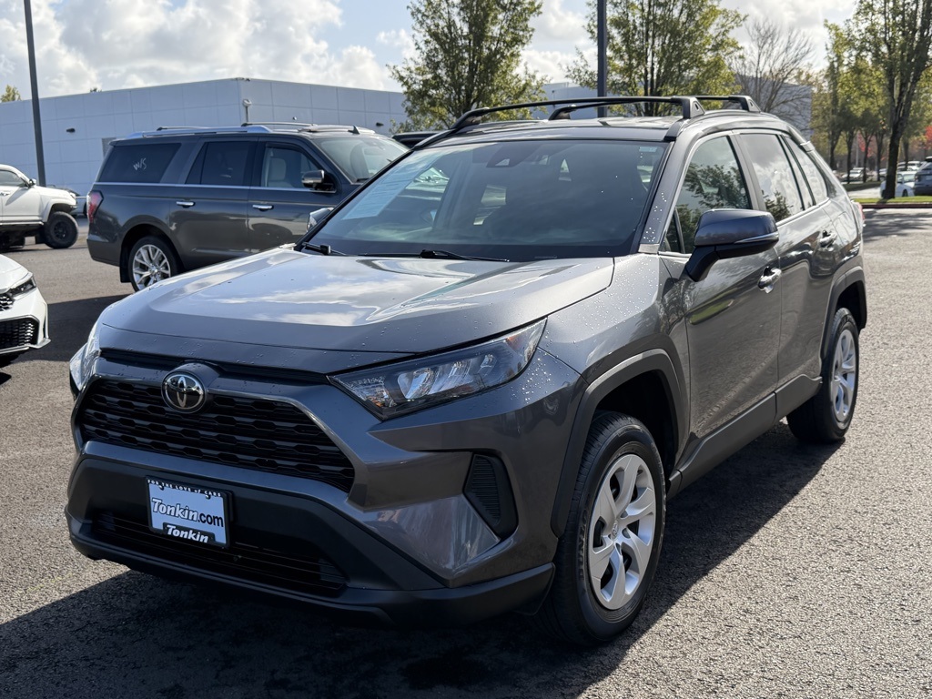 2021 Toyota RAV4 LE photo 3