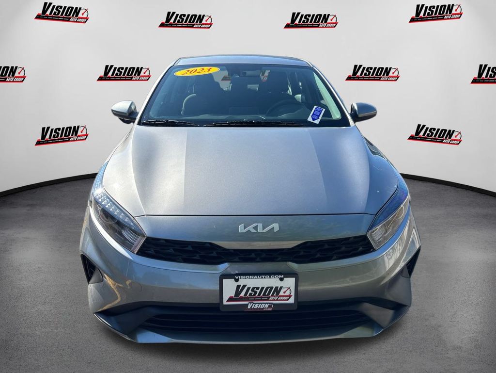 2023 Kia Forte LXS photo 2