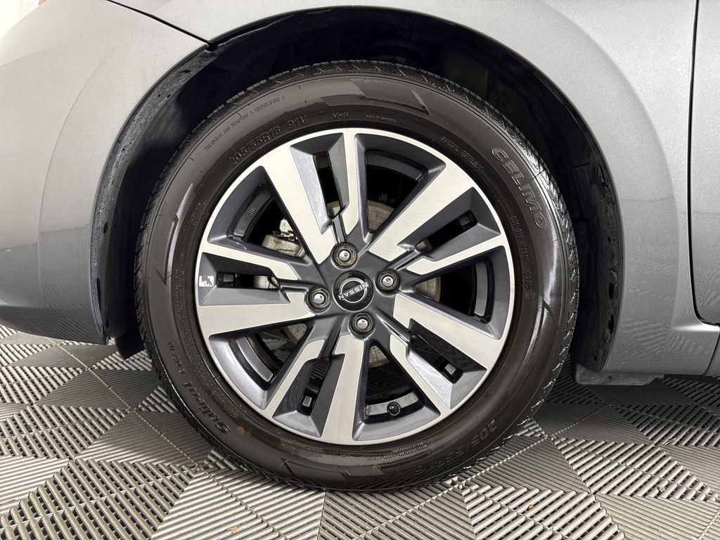 2023 Nissan Versa SV photo 9