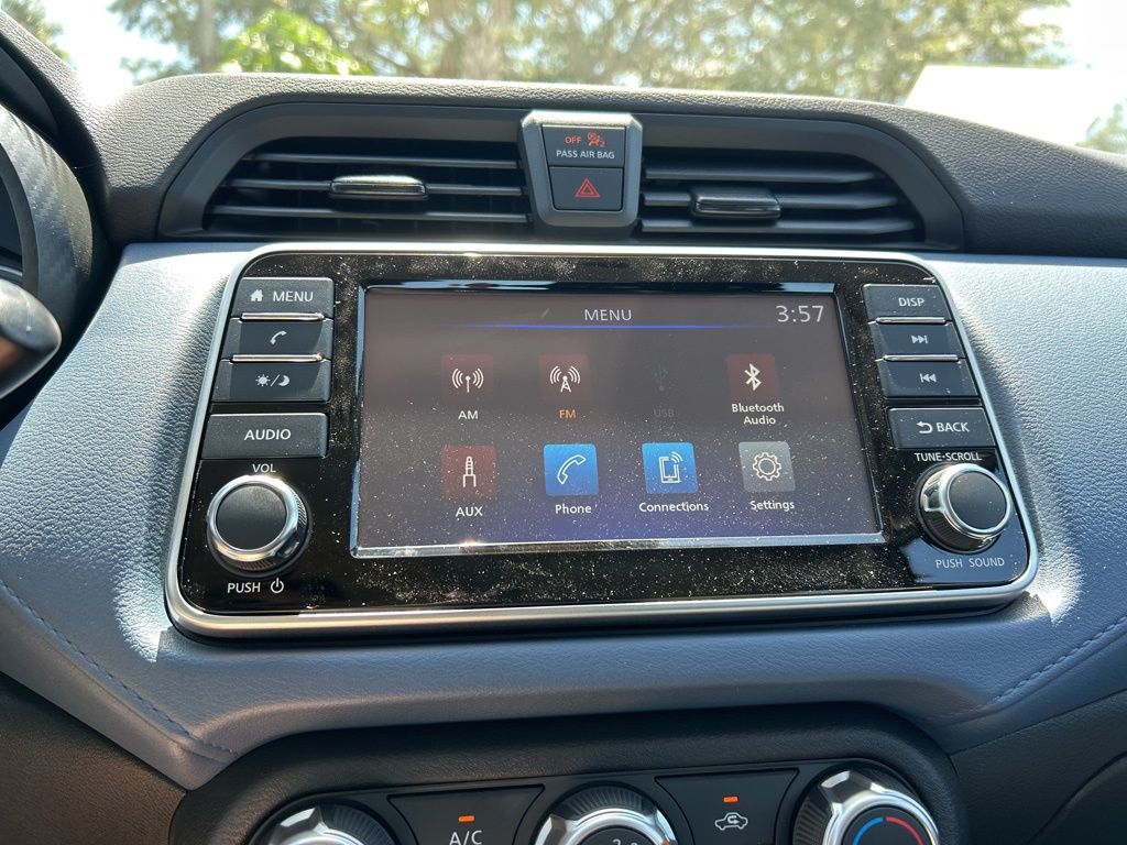 2025 Nissan Versa SV photo 23