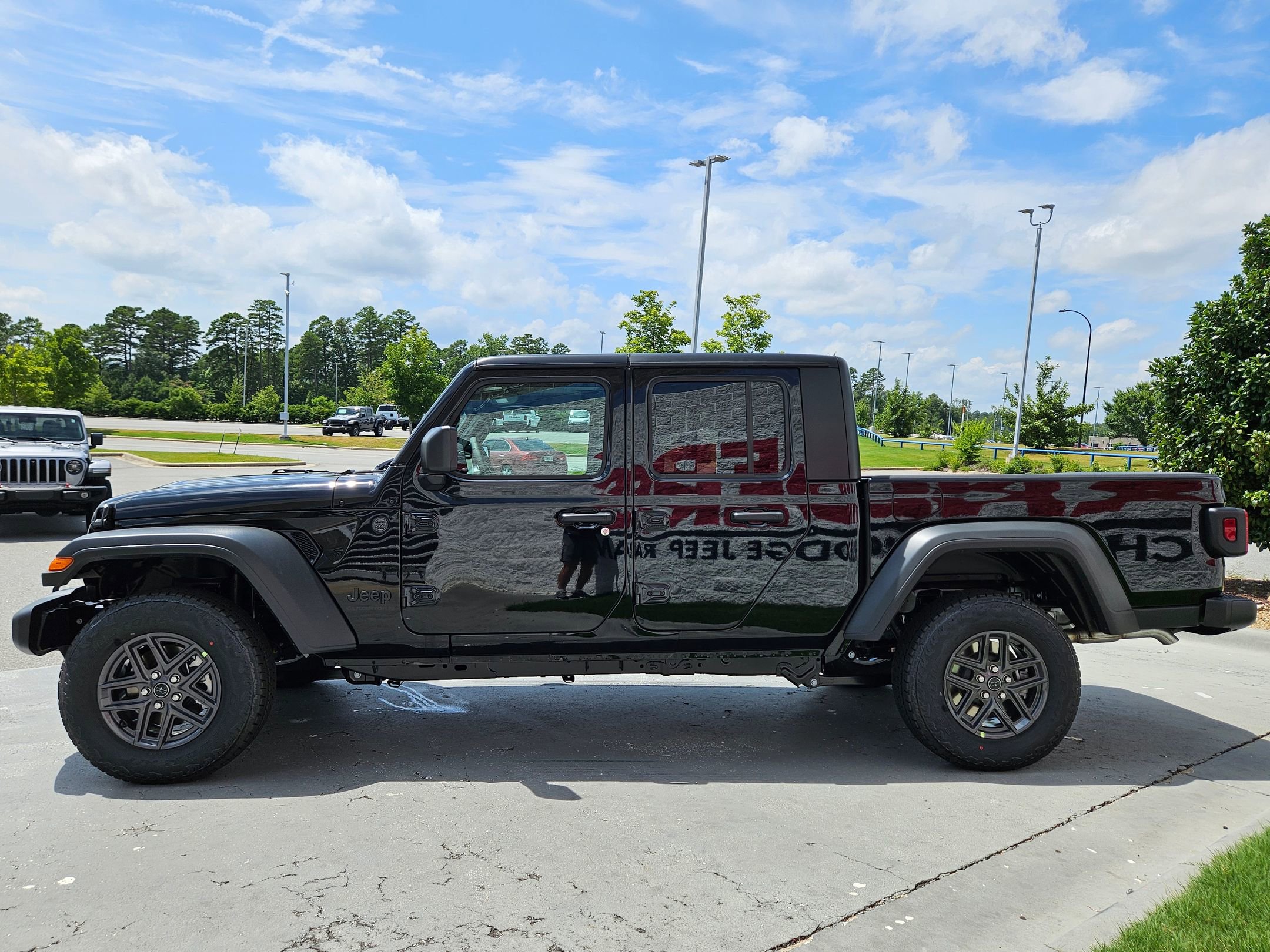 2025 Jeep Gladiator Sport photo 4
