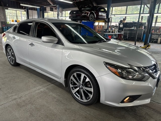 2017 Nissan Altima 2.5 SR photo 3