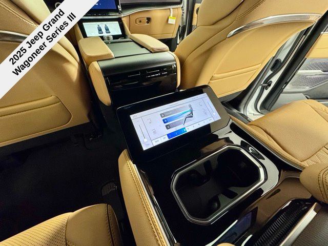 2025 Jeep Grand Wagoneer III photo 28