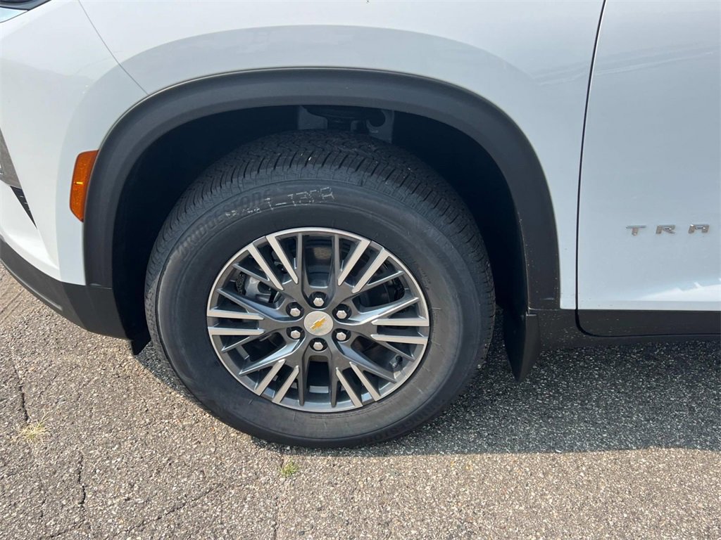 2025 Chevrolet Traverse photo 8