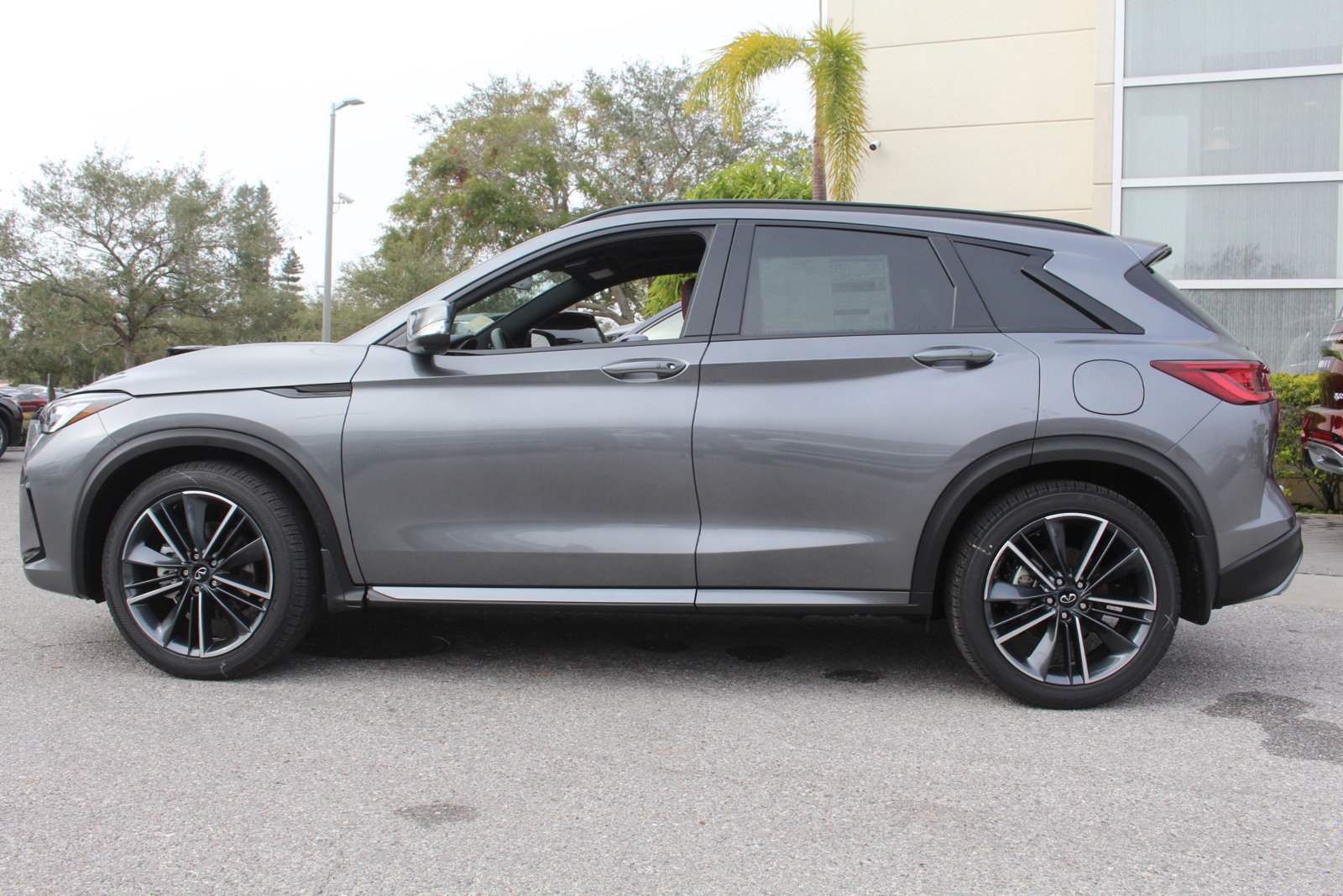 2025 Infiniti QX50 SPORT photo 2
