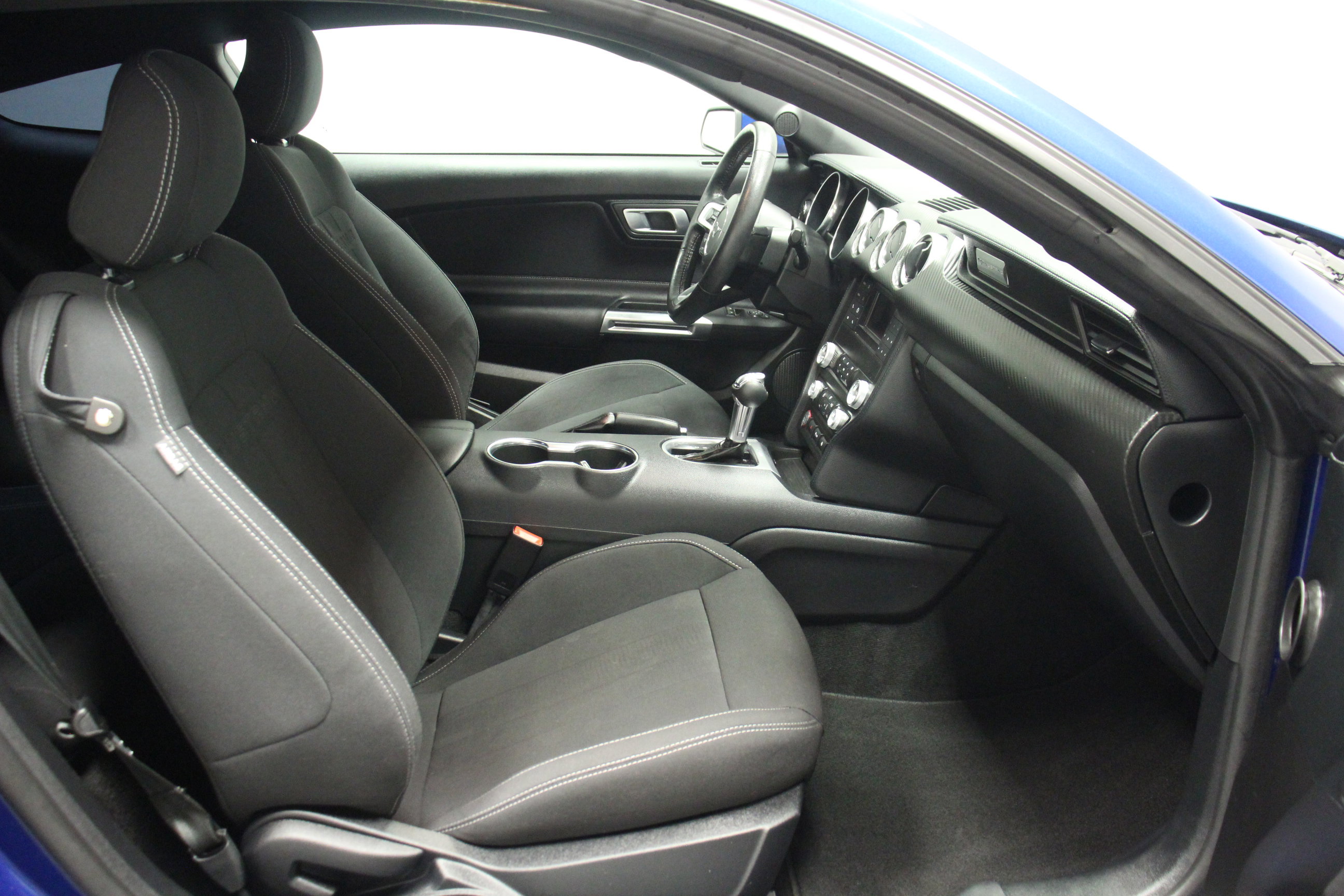 2022 Ford Mustang EcoBoost photo 14