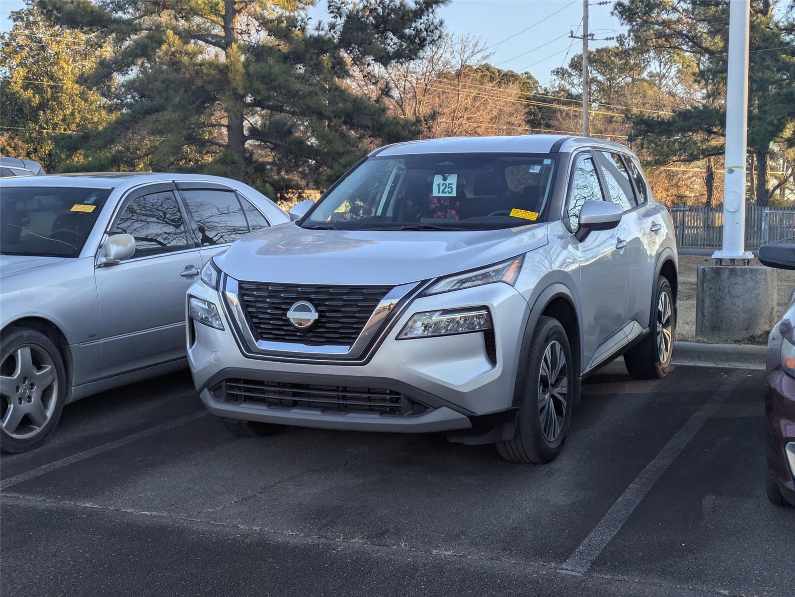 2023 Nissan Rogue SV's photo