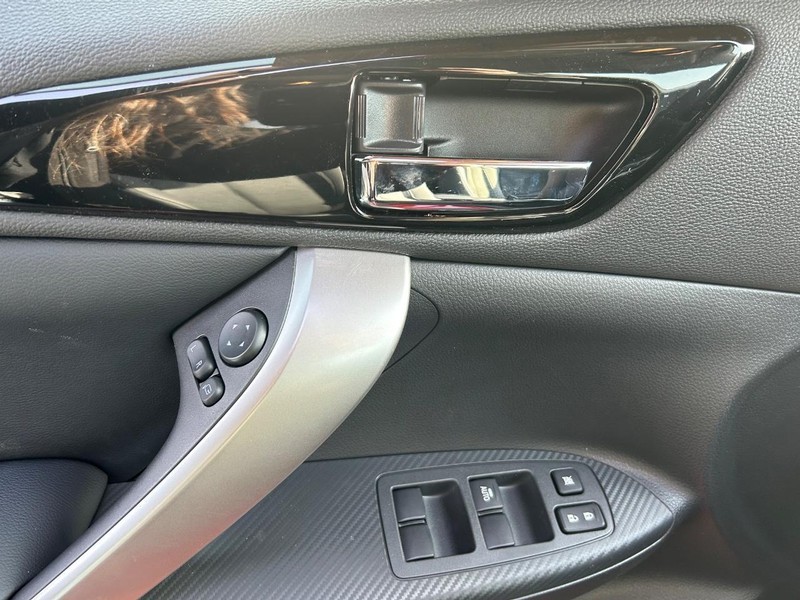 2025 Mitsubishi Eclipse Cross SEL photo 4
