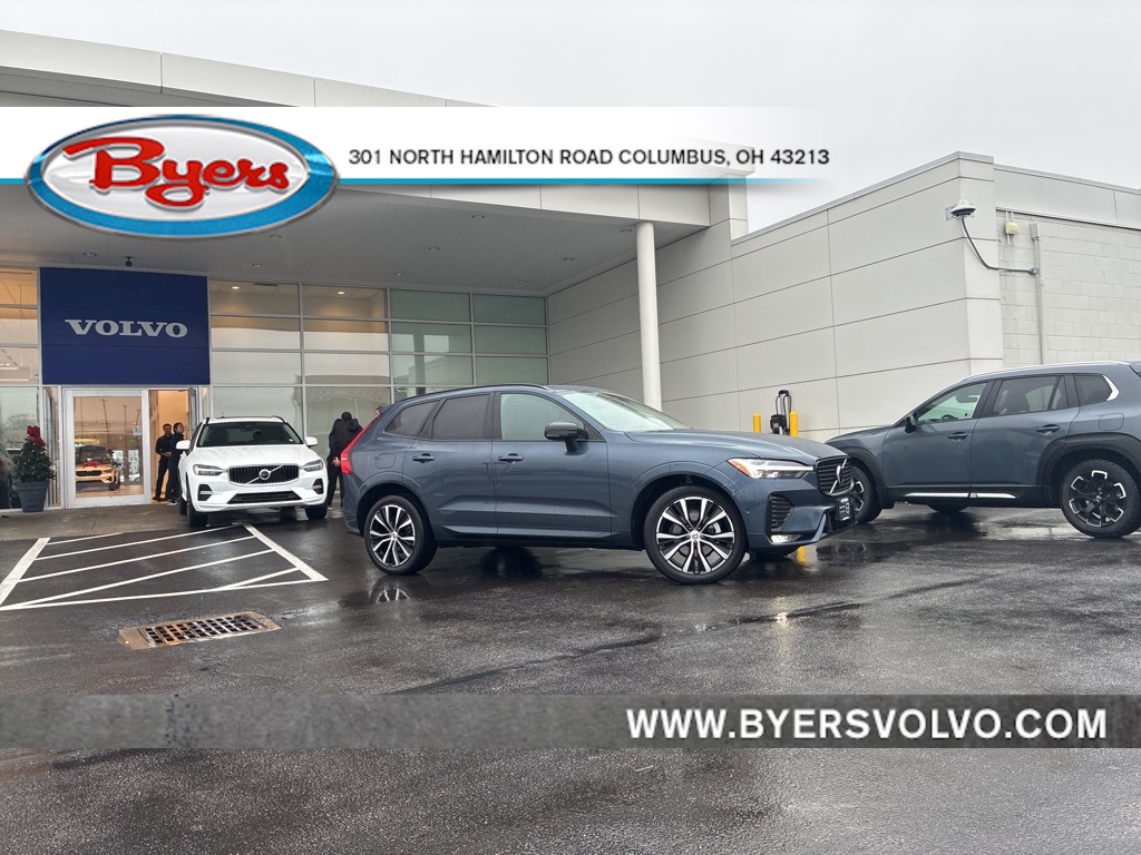 2025 Volvo XC60 Plus's photo