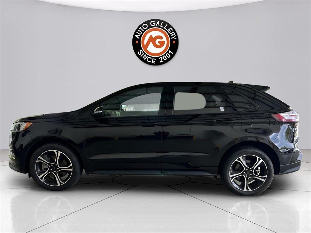 2023 Ford Edge ST photo 2