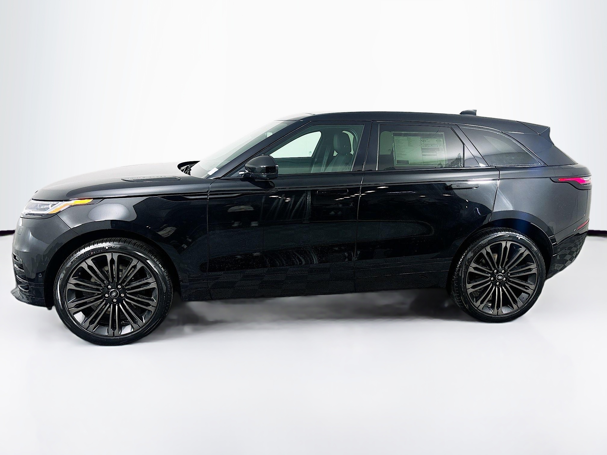 2026 Land Rover Range Rover Velar SE photo 8