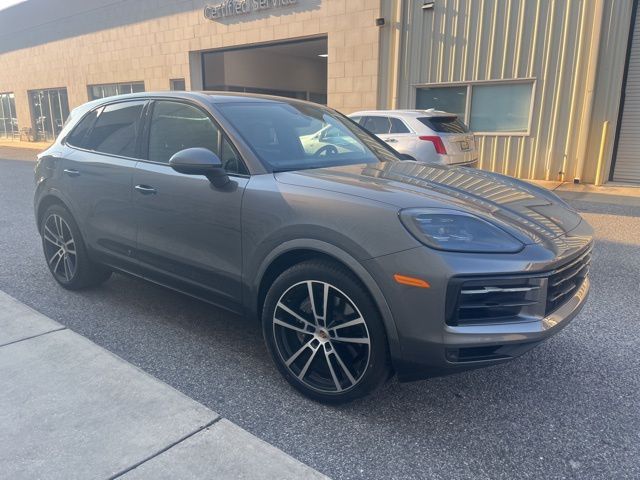 2024 Porsche Cayenne Base photo 2
