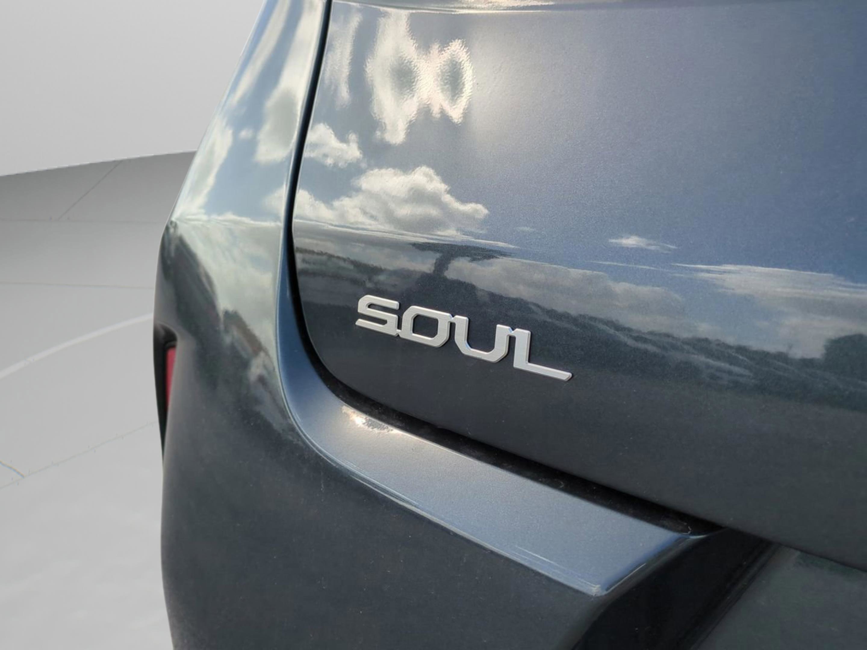 2025 Kia Soul GT-Line photo 12