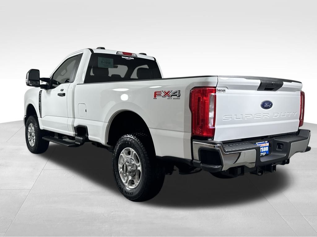2025 Ford F-350 XLT photo 4