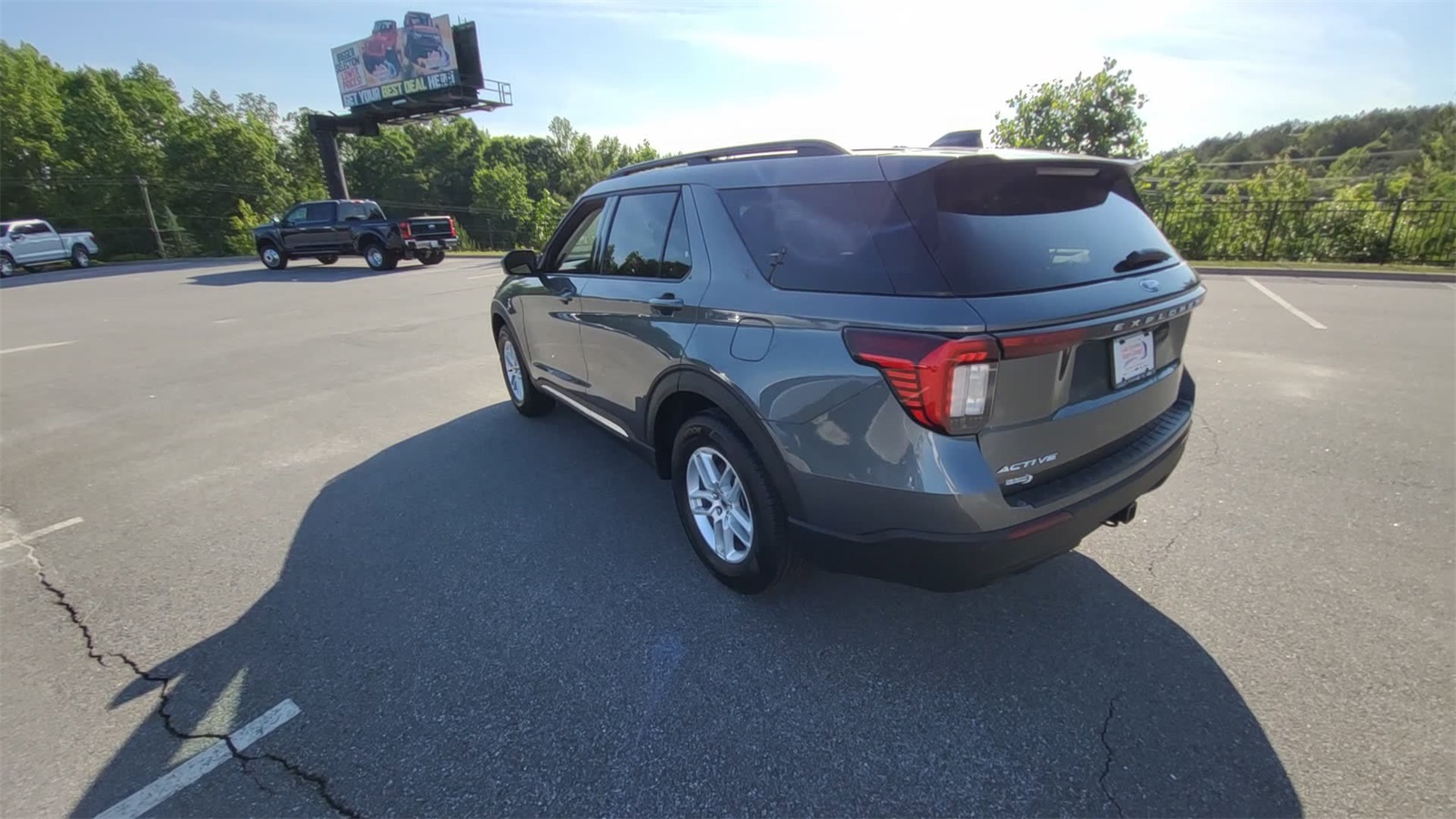 2025 Ford Explorer photo 3