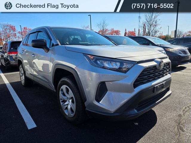 2022 Toyota RAV4 LE photo 3