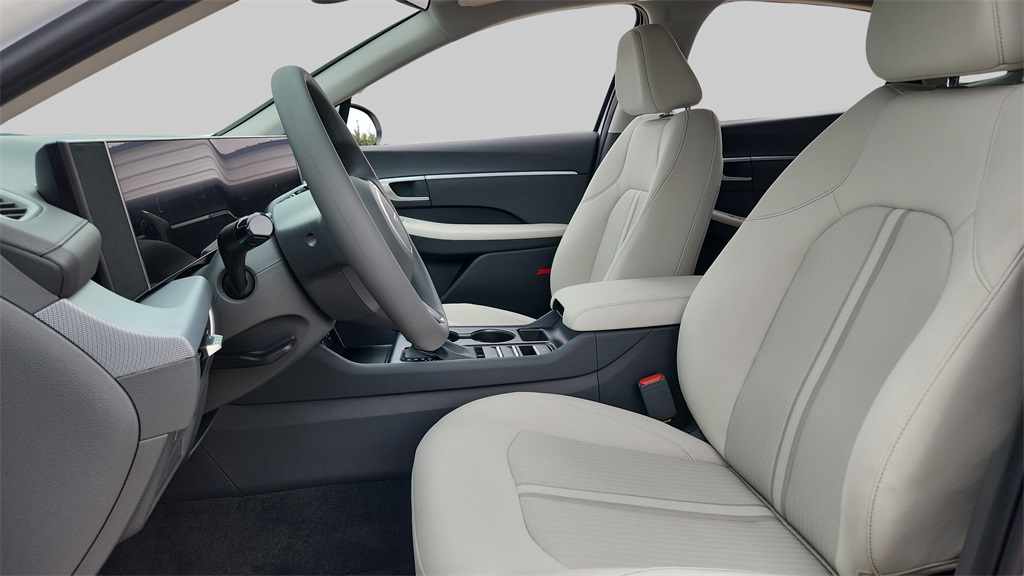 2025 Hyundai Sonata SE photo 12