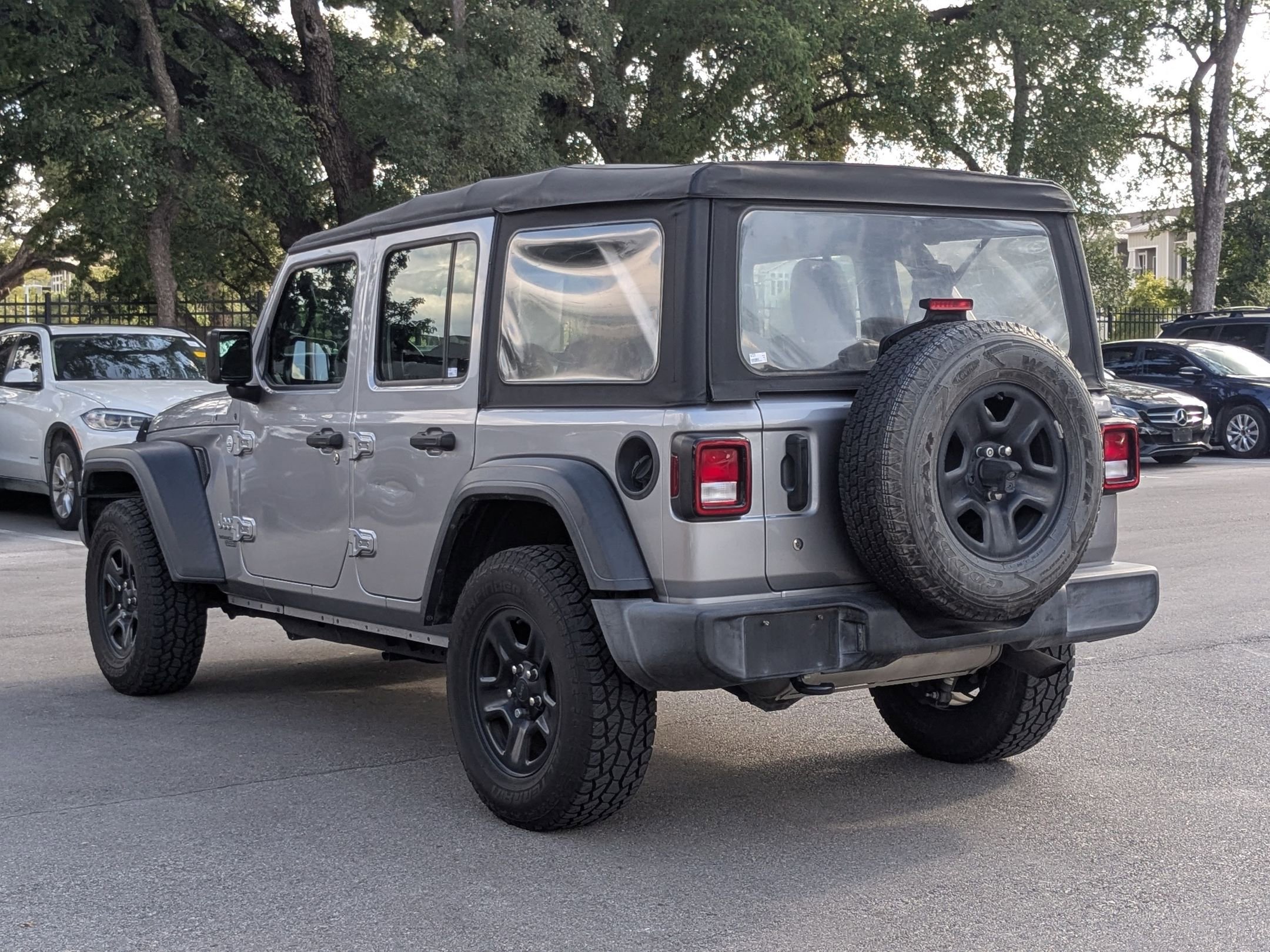 2018 Jeep Wrangler Unlimited Sport photo 4