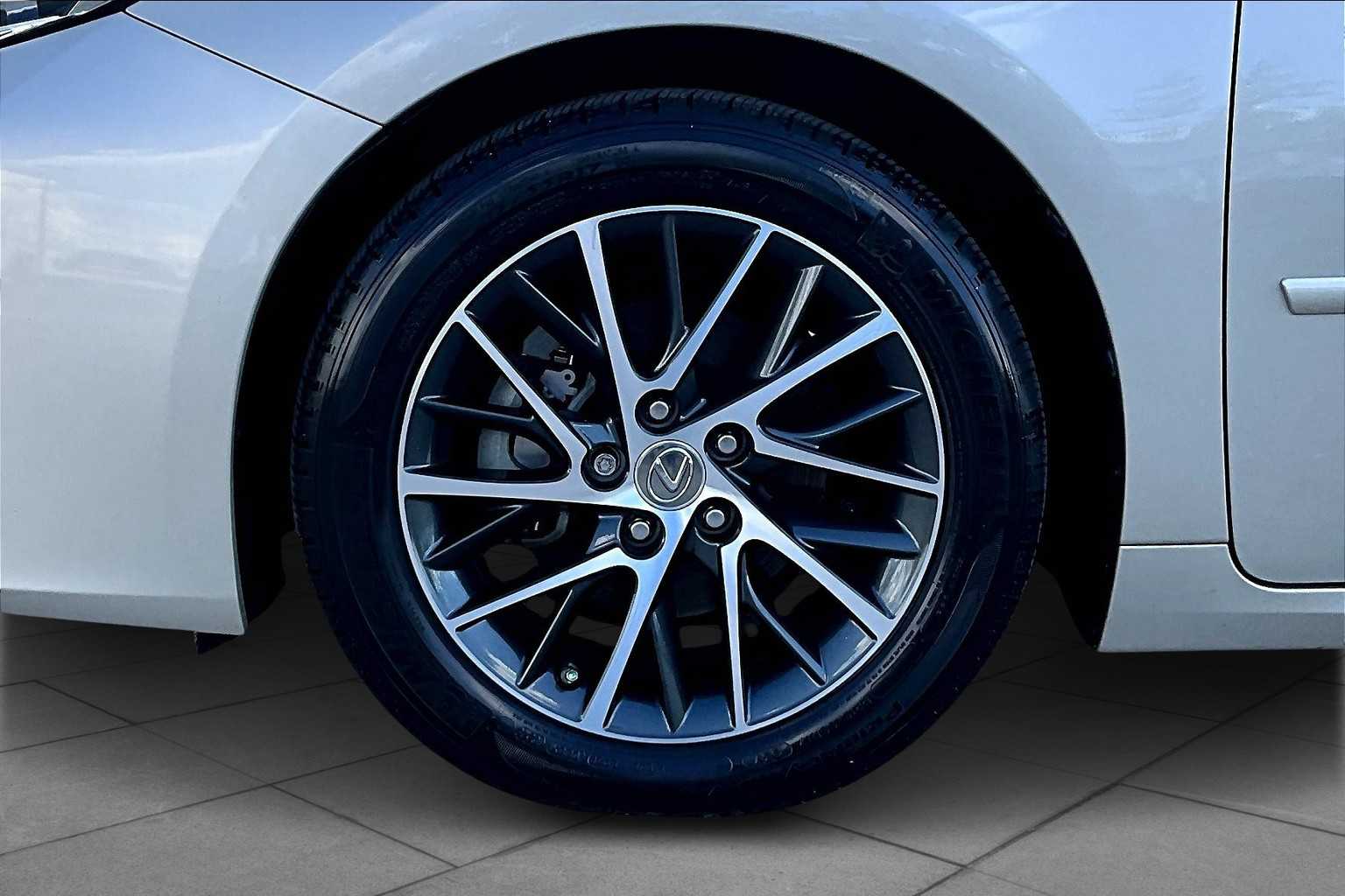 2017 Lexus ES 350 photo 10