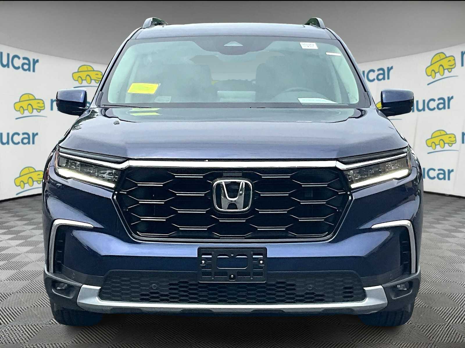 2025 Honda Pilot Touring photo 2