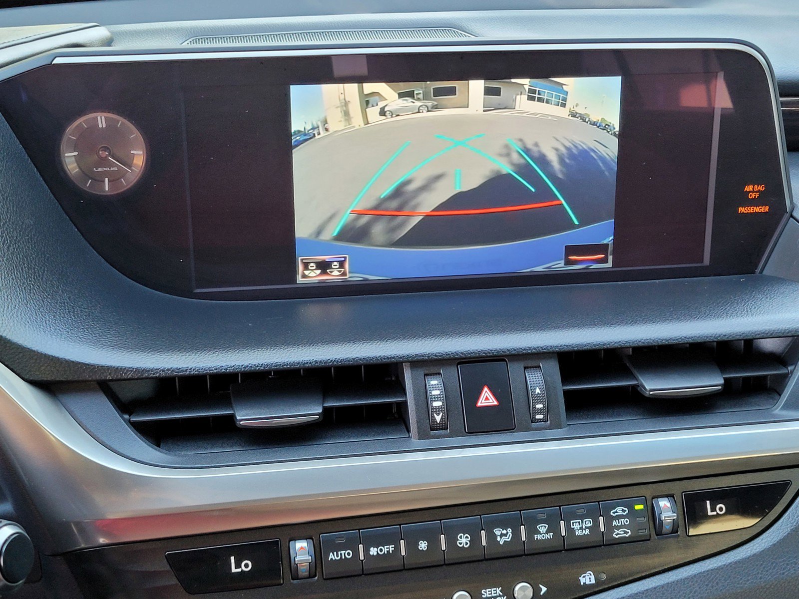 2020 Lexus ES 300h photo 18