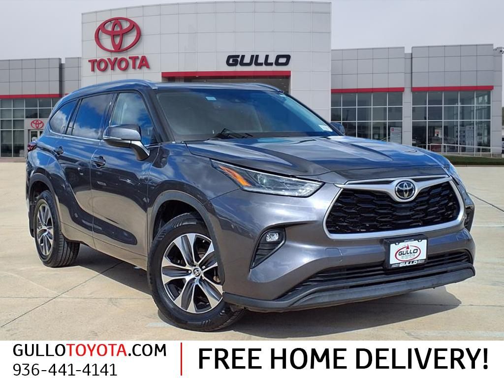 2021 Toyota Highlander XLE's photo