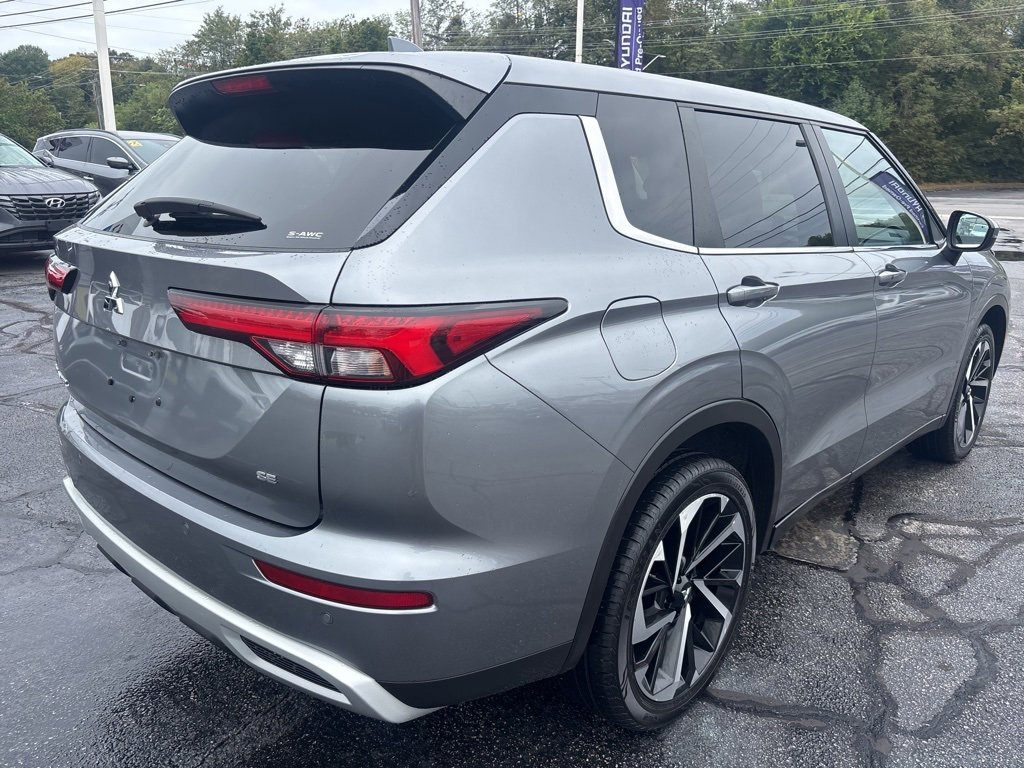 2023 Mitsubishi Outlander SE photo 7