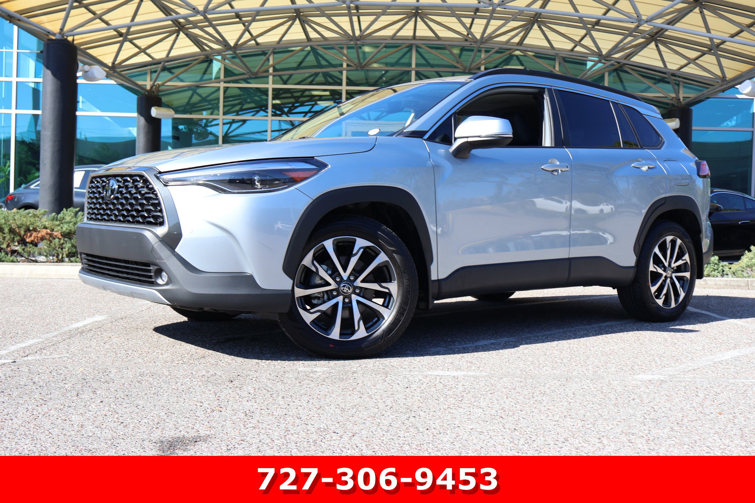 2024 Toyota Corolla Cross XLE's photo