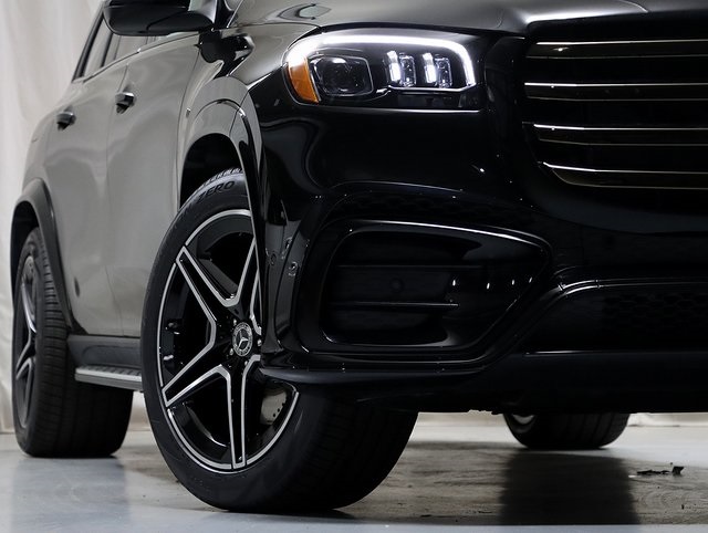 2026 Mercedes Benz GLS 450 4MATIC photo 4