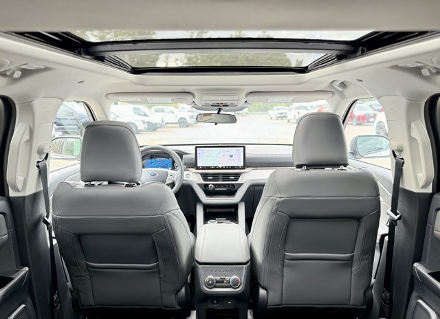 2025 Ford Explorer photo 23