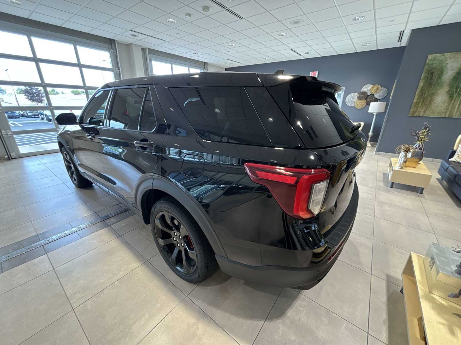 2022 Ford Explorer ST photo 4