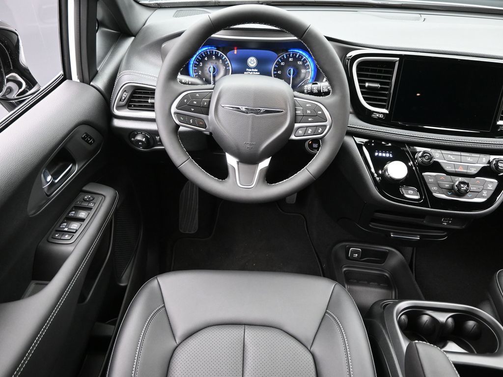 2026 Chrysler Pacifica photo 13