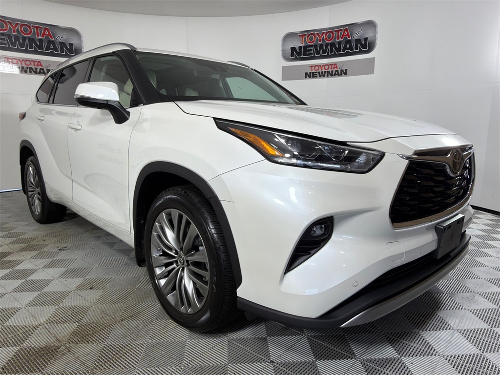 2021 Toyota Highlander Platinum's photo