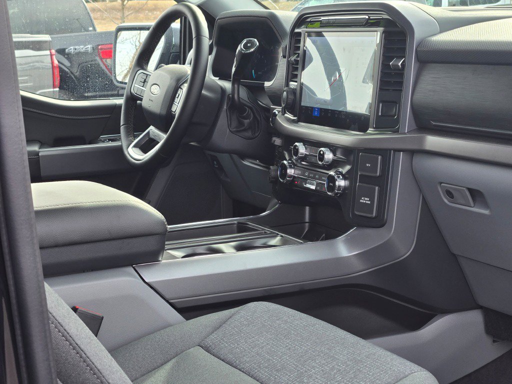 2025 Ford F-150 XLT photo 7