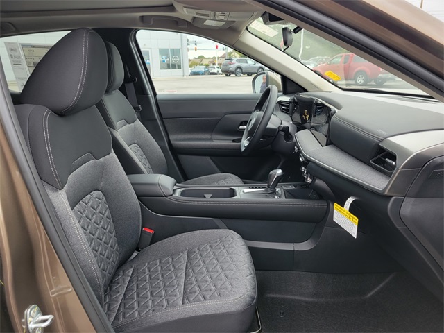 2025 Nissan Kicks SV photo 17