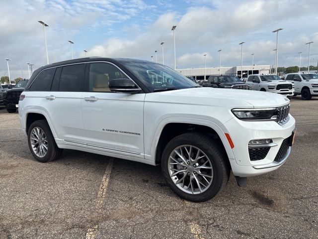 2022 Jeep Grand Cherokee Summit photo 4