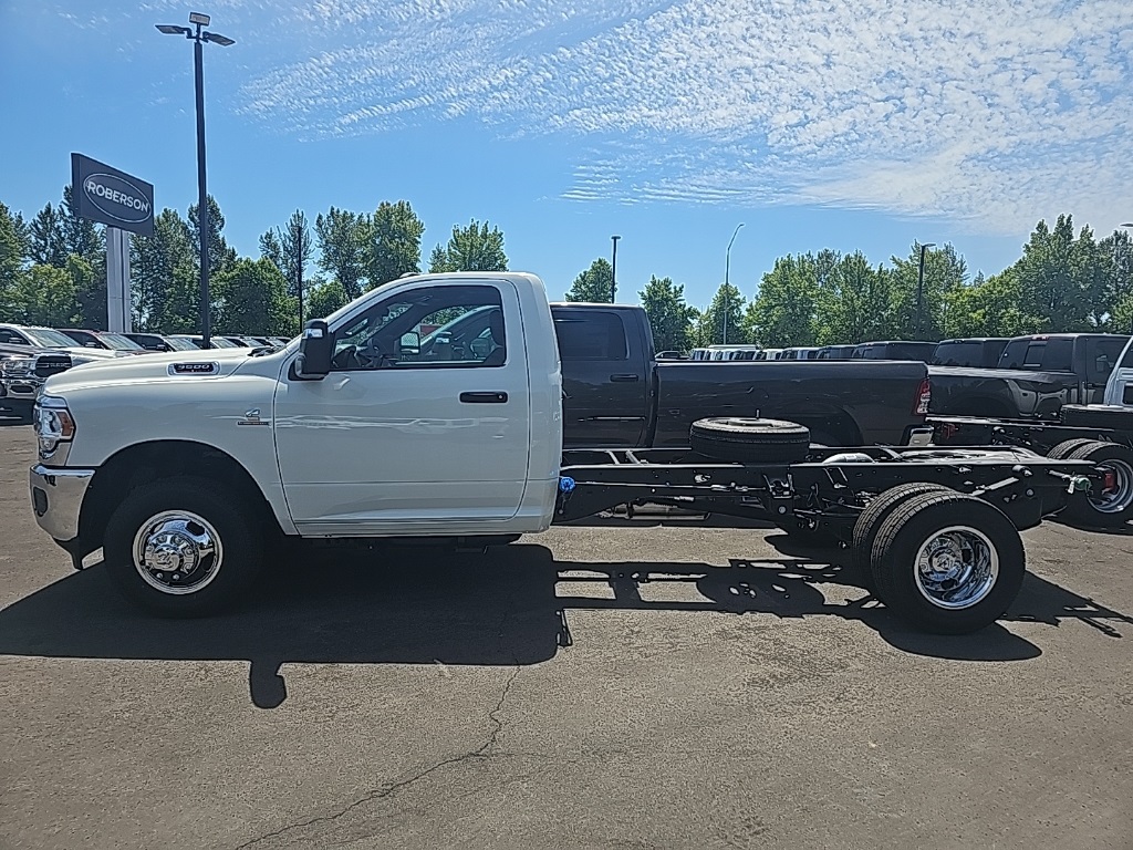2024 Ram 3500 Tradesman photo 2