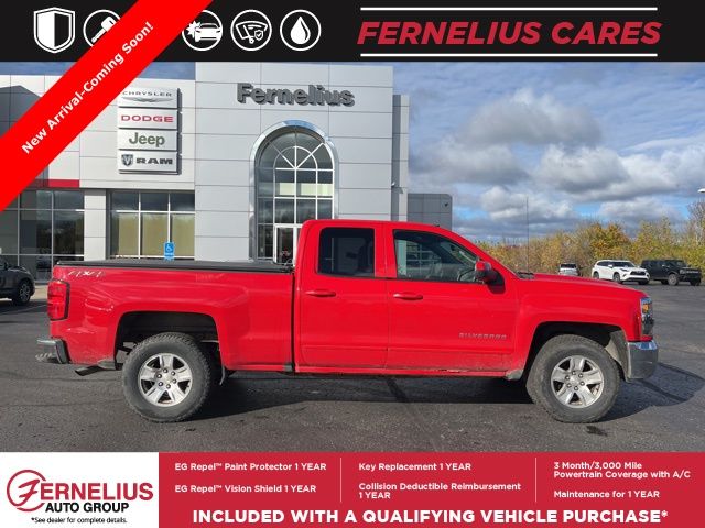 2018 Chevrolet Silverado 1500 LT photo 3