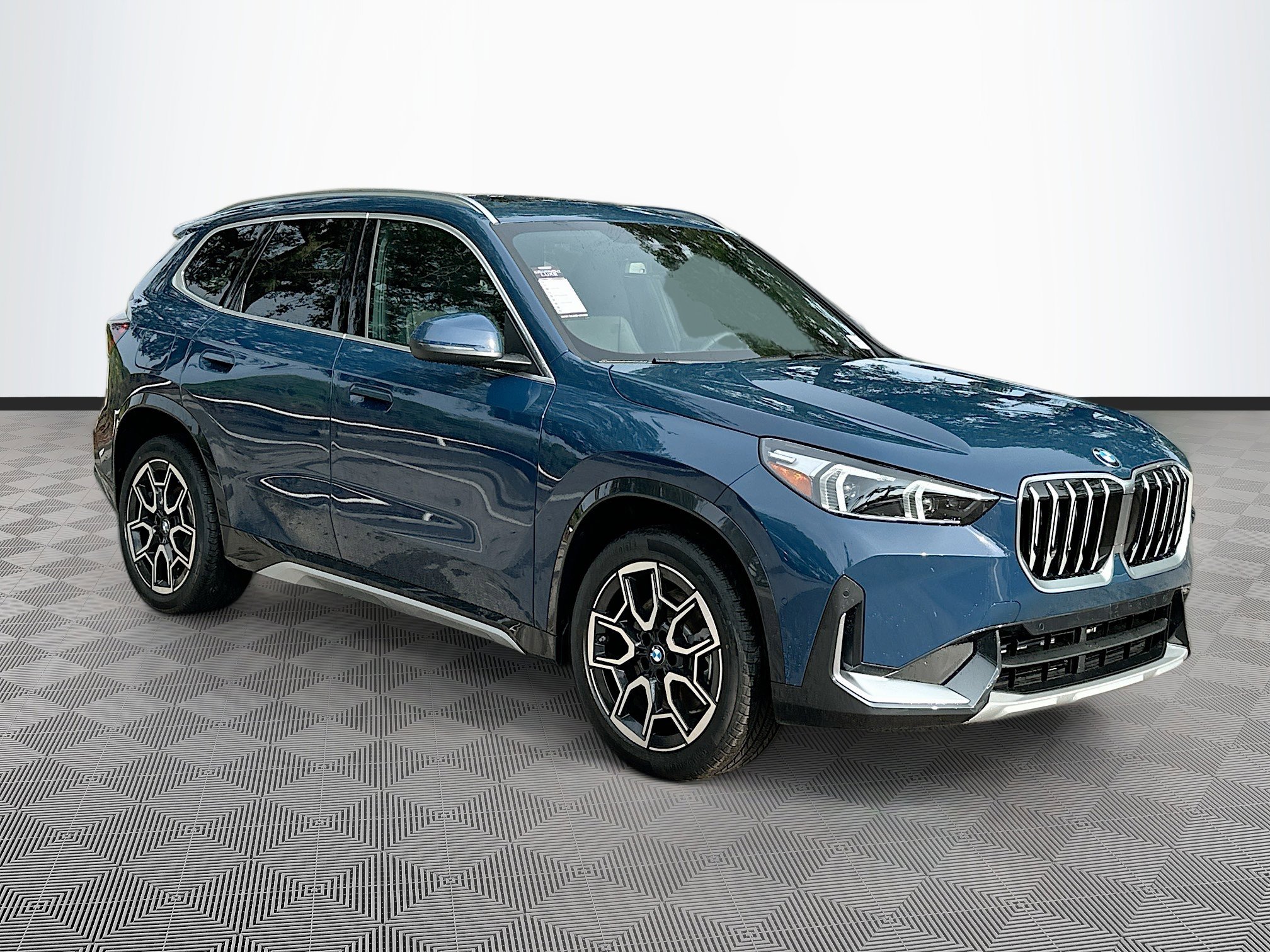 2026 BMW X1 28i's photo