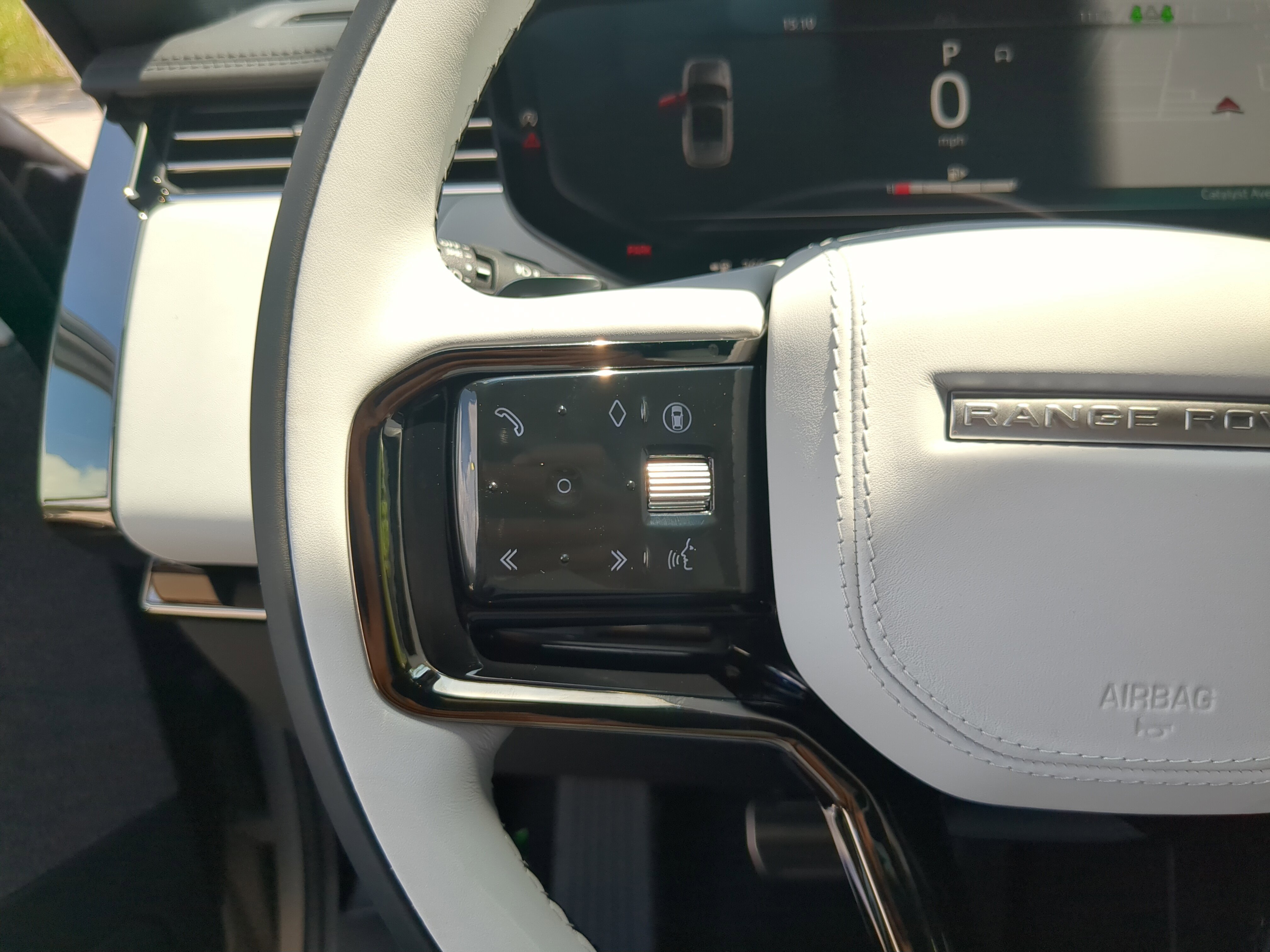 2025 Land Rover Range Rover Sport SE photo 17