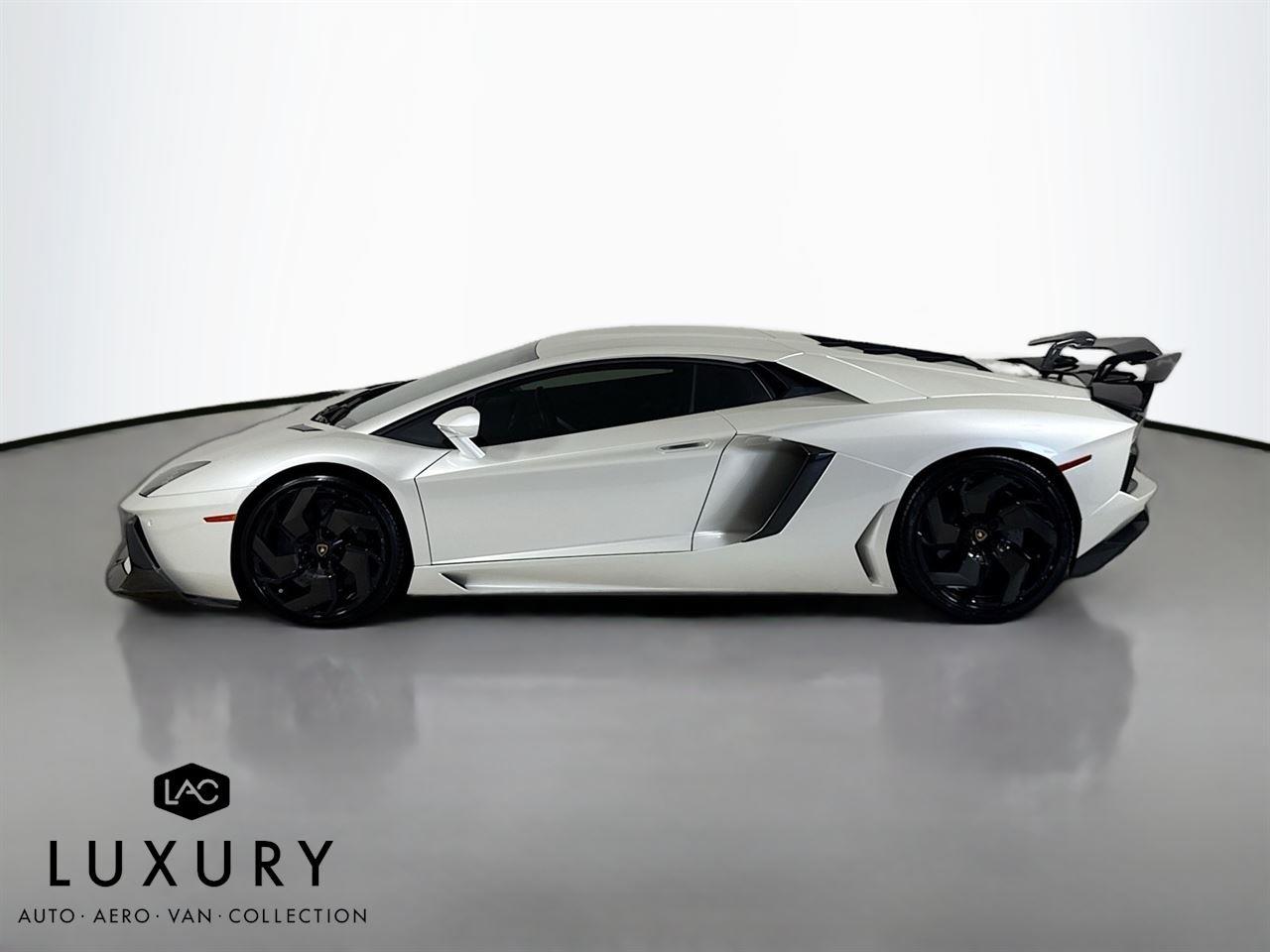 2015 Lamborghini Aventador Coupe photo 3