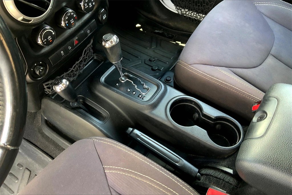 2013 Jeep Wrangler Unlimited Sahara photo 17