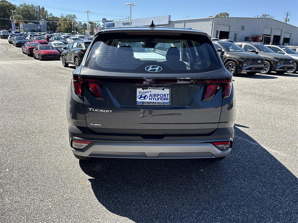 2026 Hyundai Tucson SE photo 3