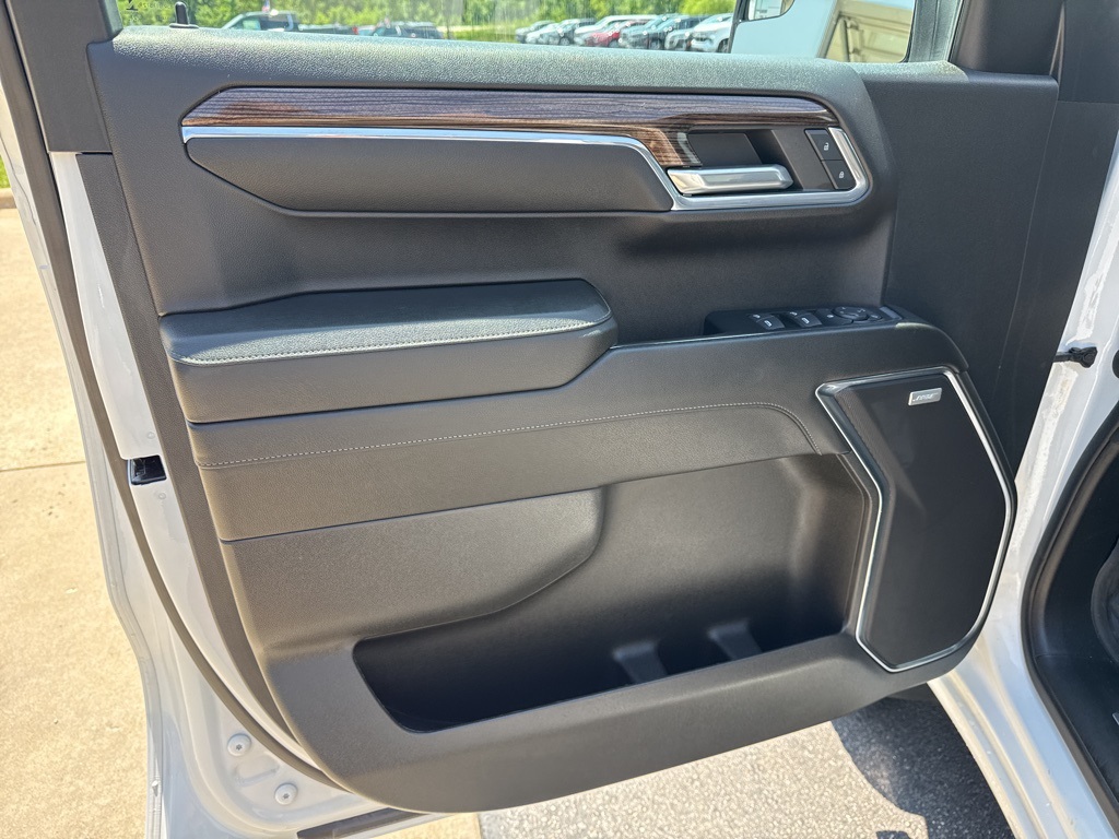 2023 Chevrolet Silverado 1500 RST photo 10