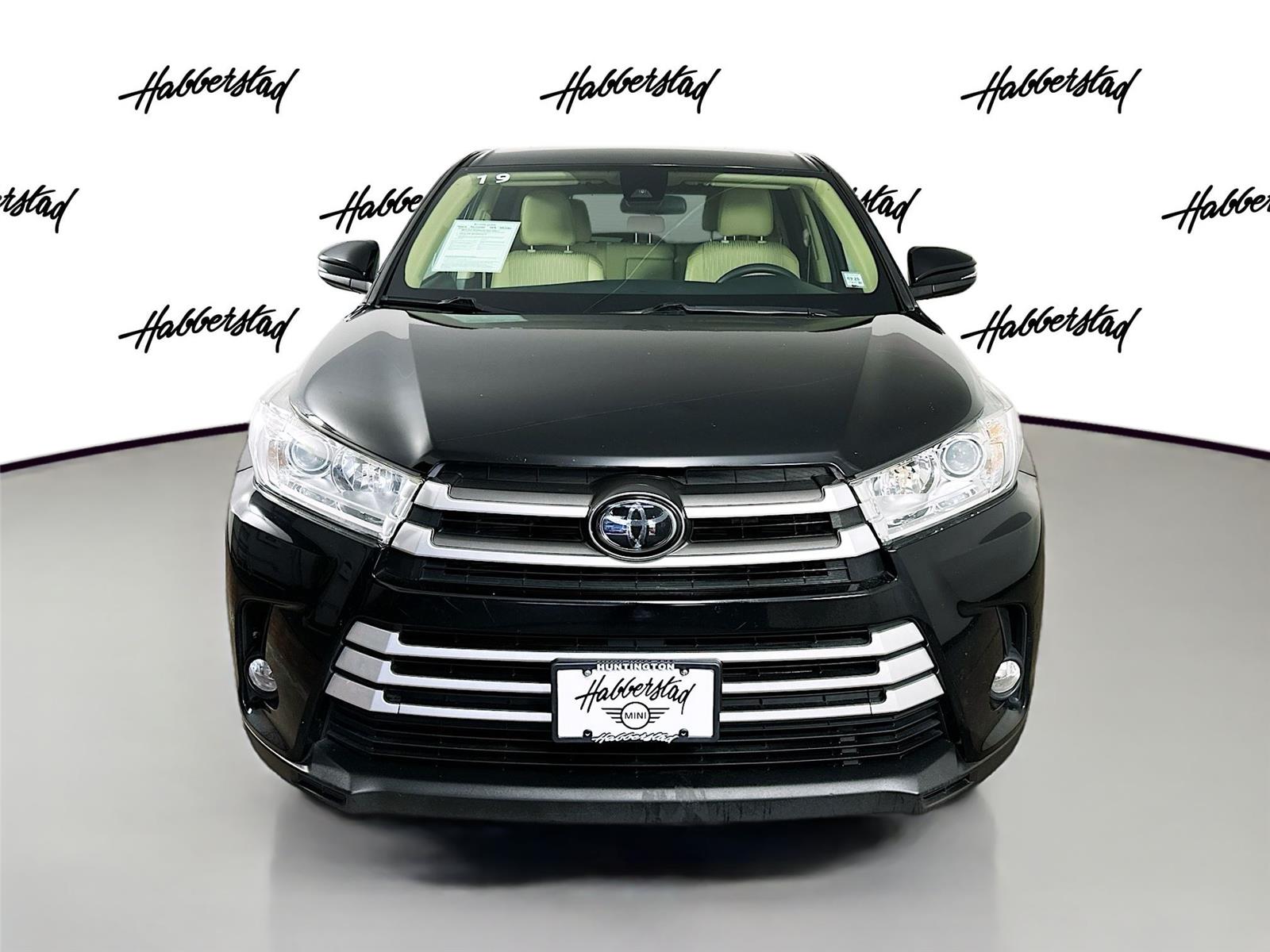 Used 2019 Toyota Highlander LE Plus with VIN 5TDBZRFH9KS922105 for sale in Huntington Station, NY