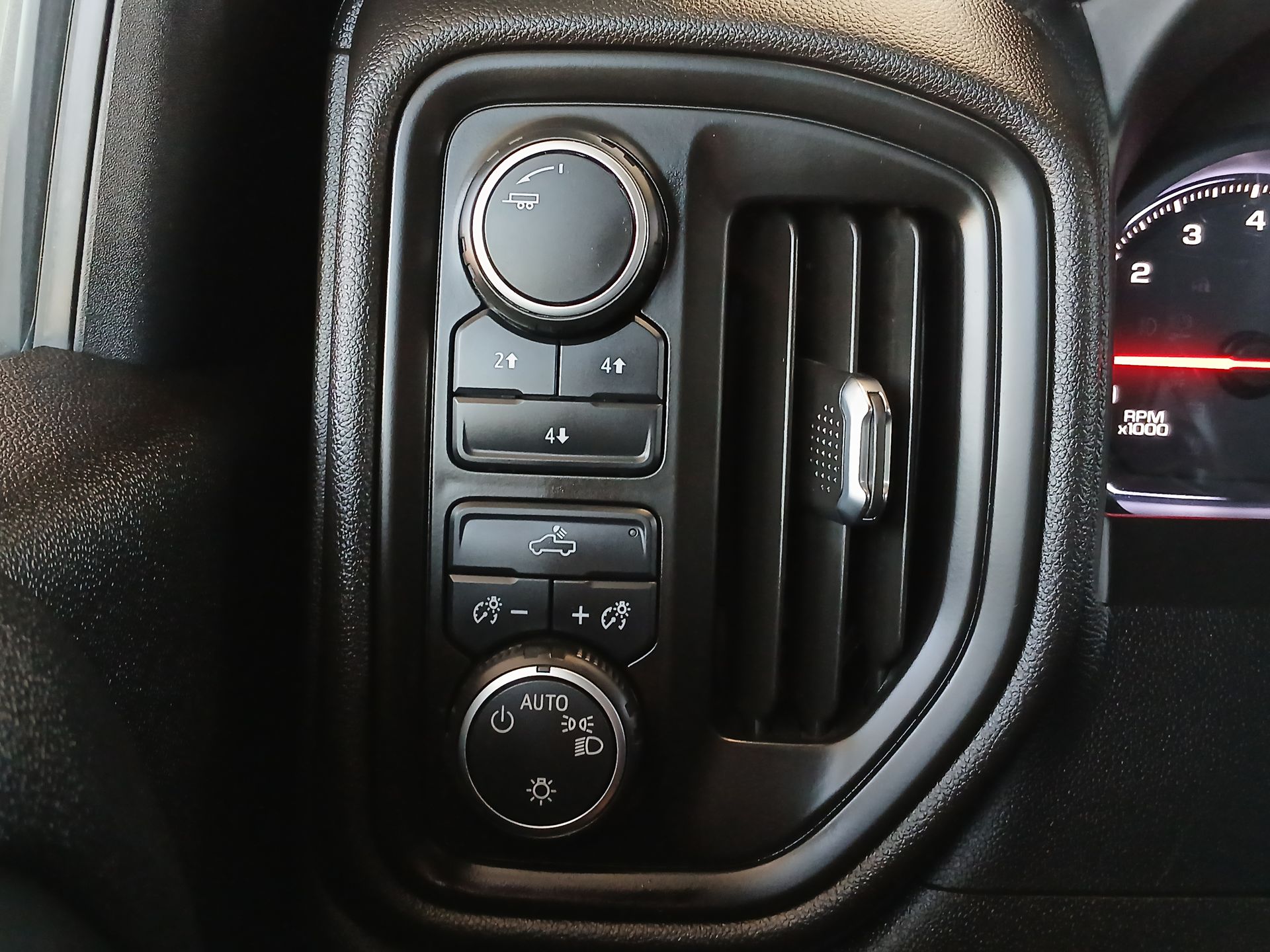 2024 Chevrolet Silverado 2500HD Custom photo 17