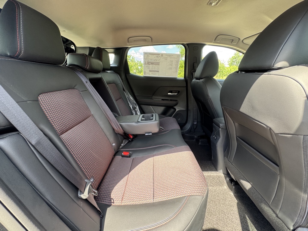 2025 Nissan Kicks SR photo 17