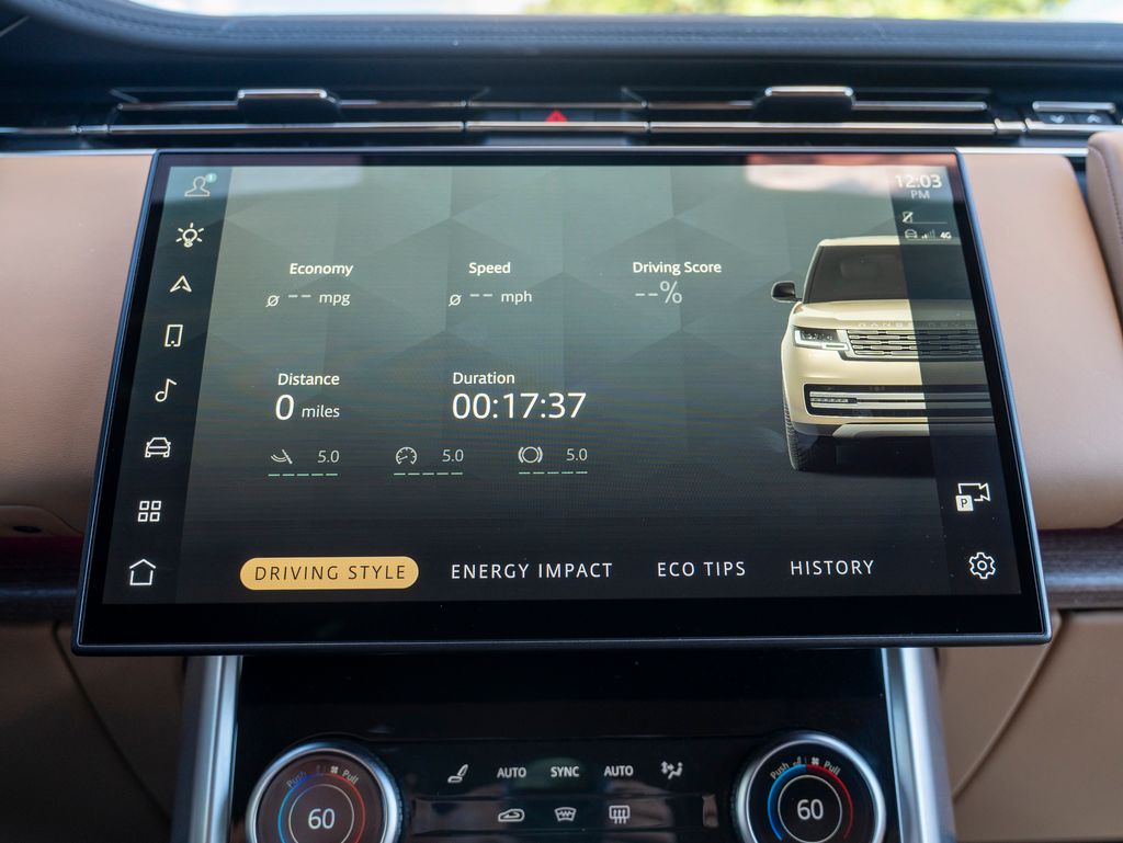2023 Land Rover Range Rover SE photo 24