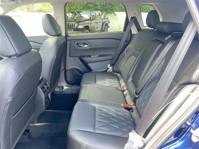2025 Nissan Rogue Platinum photo 29