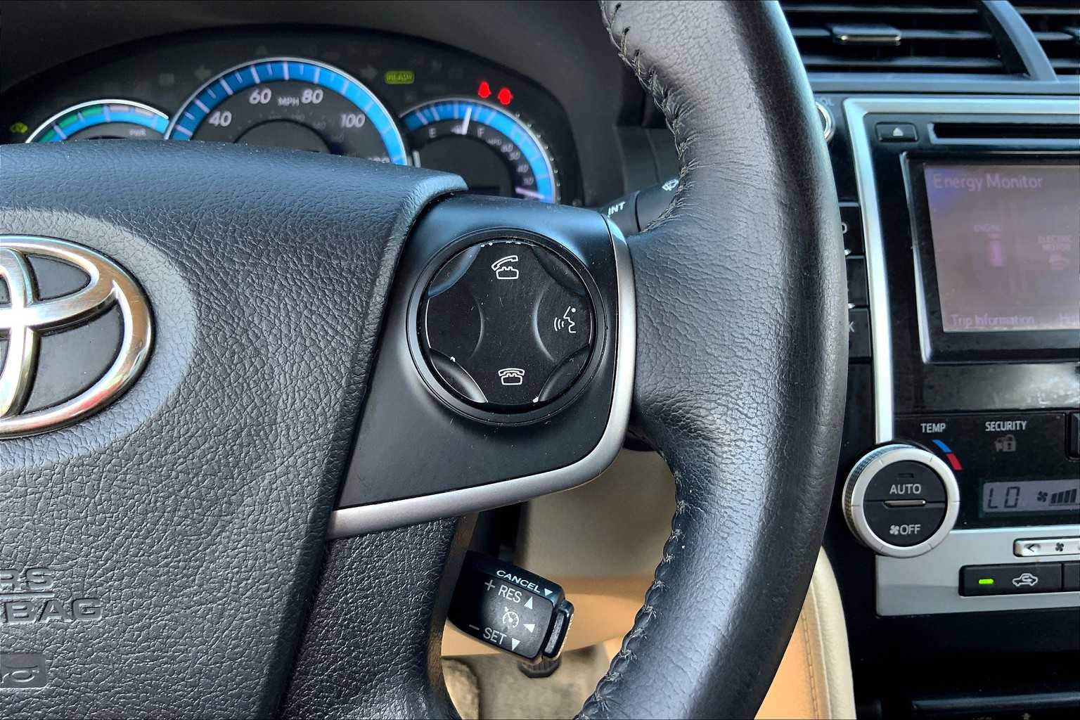 2014 Toyota Camry Hybrid XLE photo 22